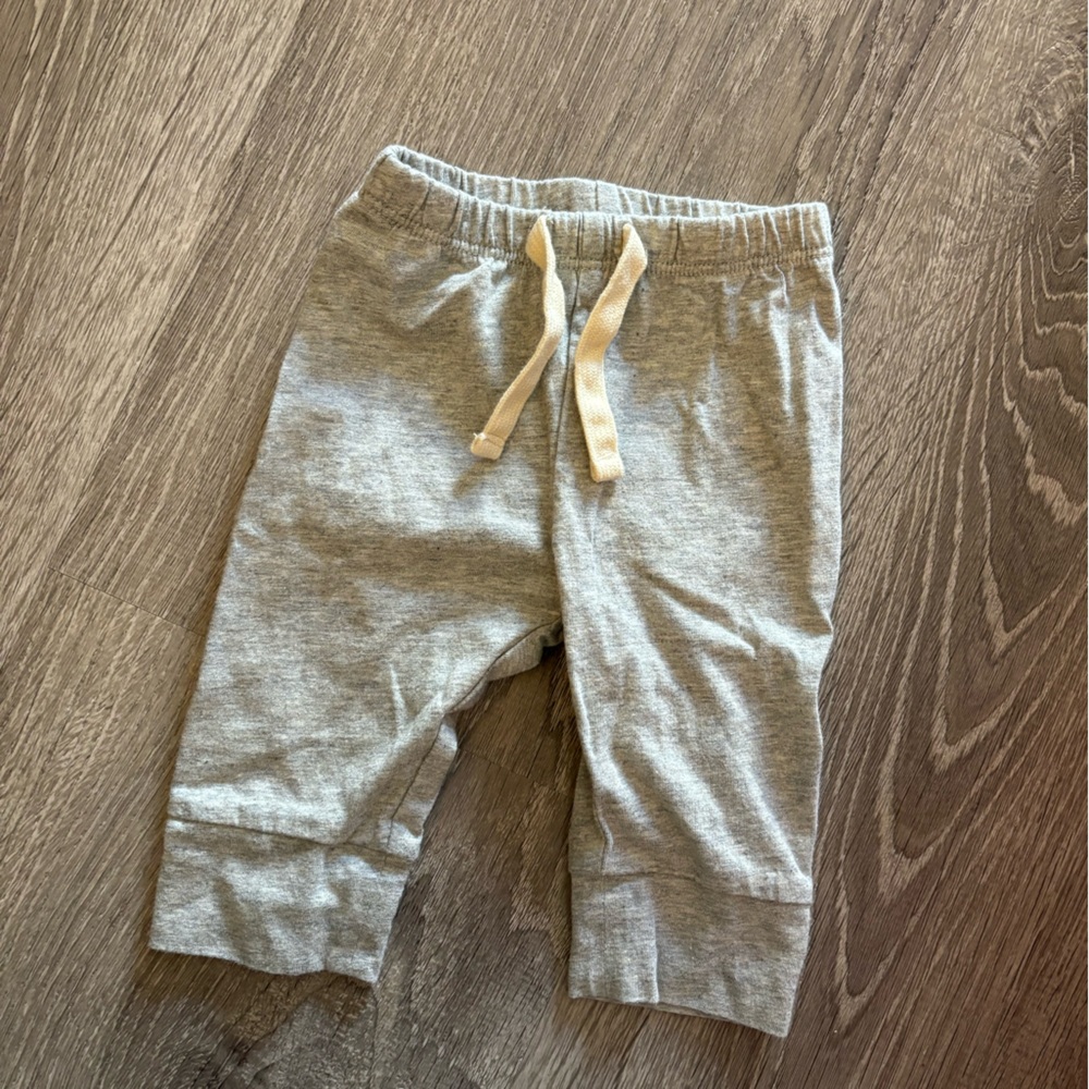 Gap / 0-3M / Gray Sweats